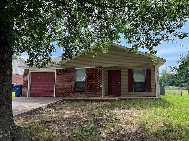 3 bed, 2.0 bath, 1226 sqft, $1,200 — Photo 1