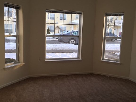 3rd image of 9 Ascot Cir APT 2