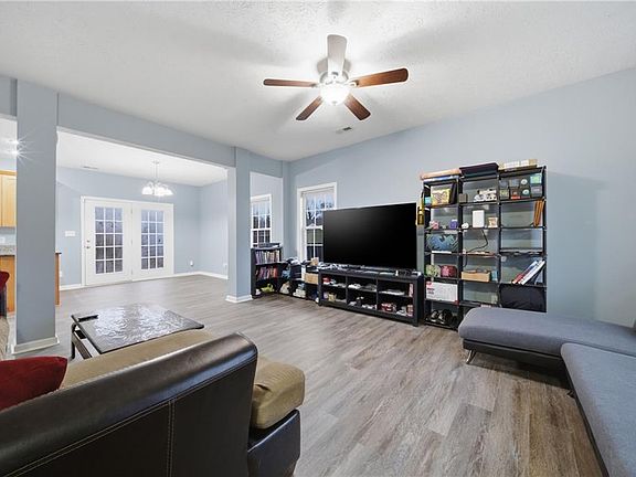 2nd image of 357 W Queen St