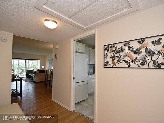4th image of 3150 N Palm Aire Dr APT 604
