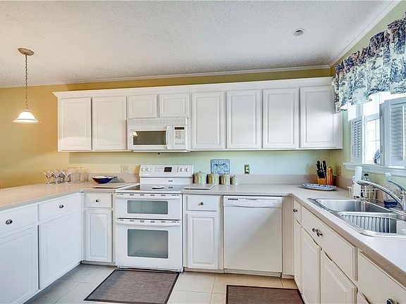 3rd image of 1000 Mallery Street Ext #C21