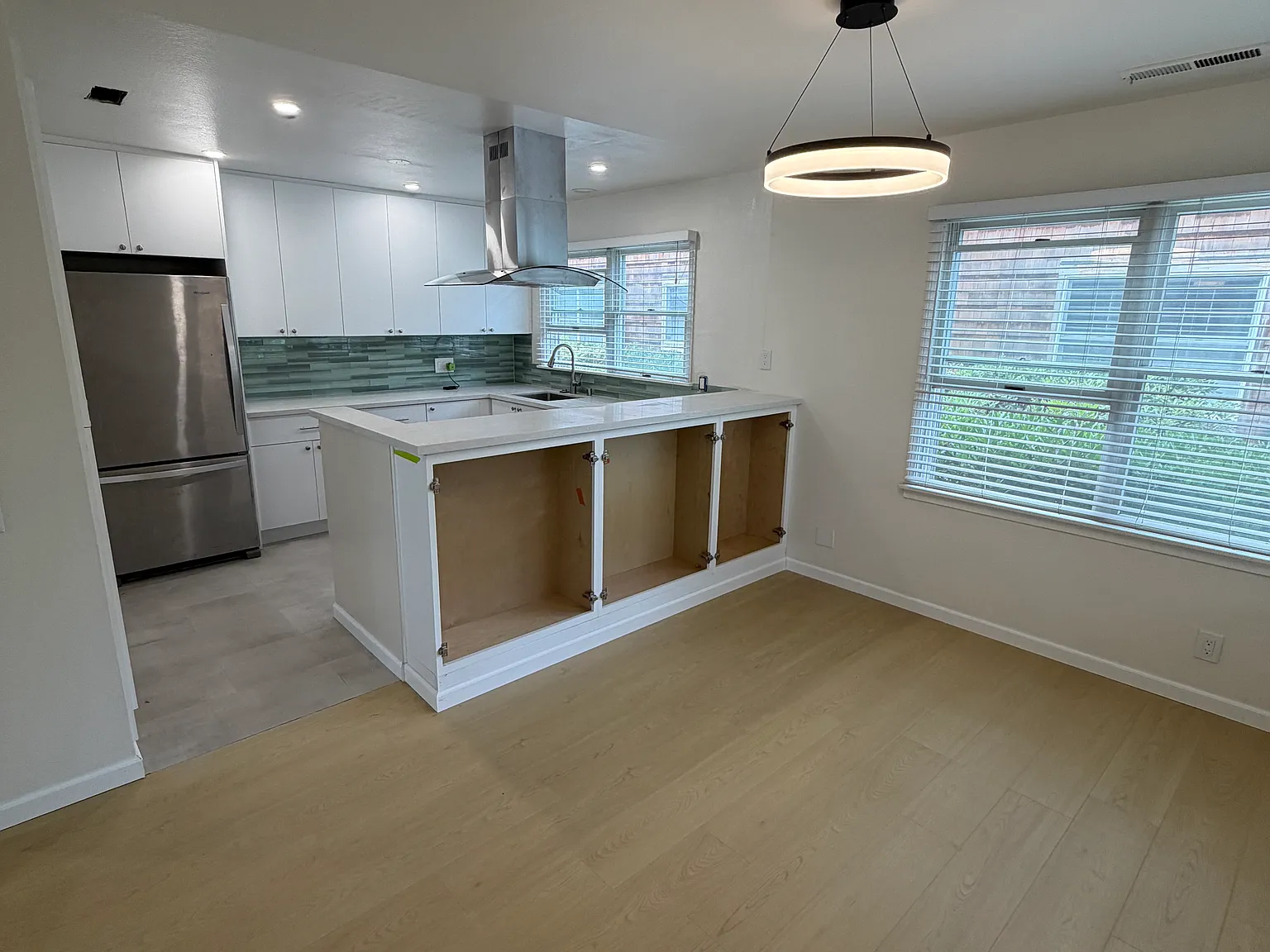312 Centre Ct — Photo 4