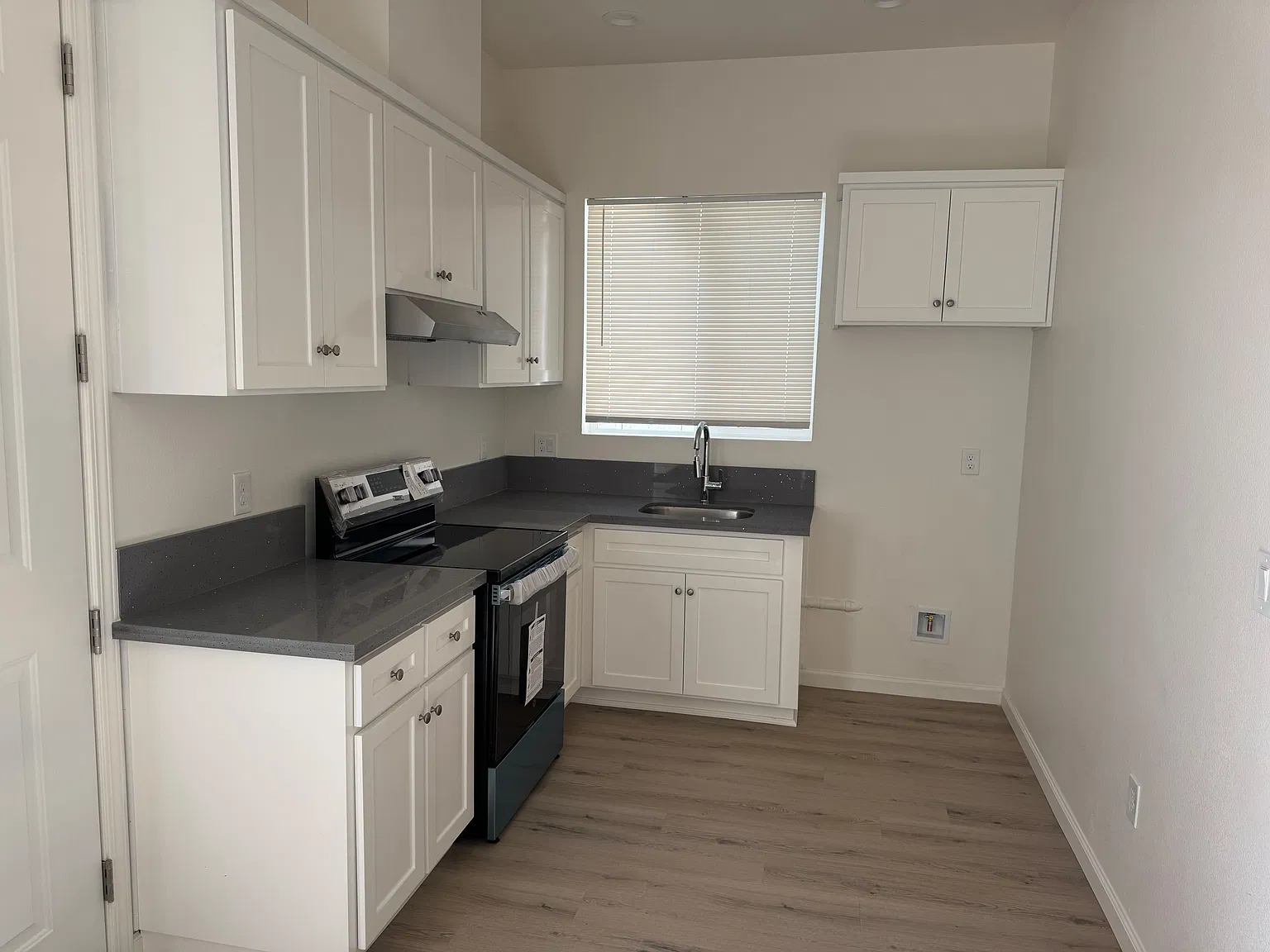2 bed, 700 sqft, $2,600 — Photo 4