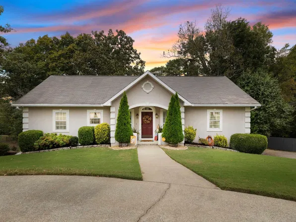 648 Oak Dr E, Trussville, AL 35173