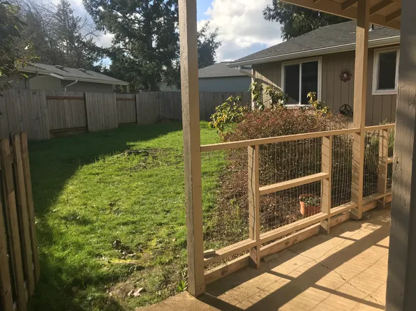 537 S 2nd St, Creswell, OR 97426