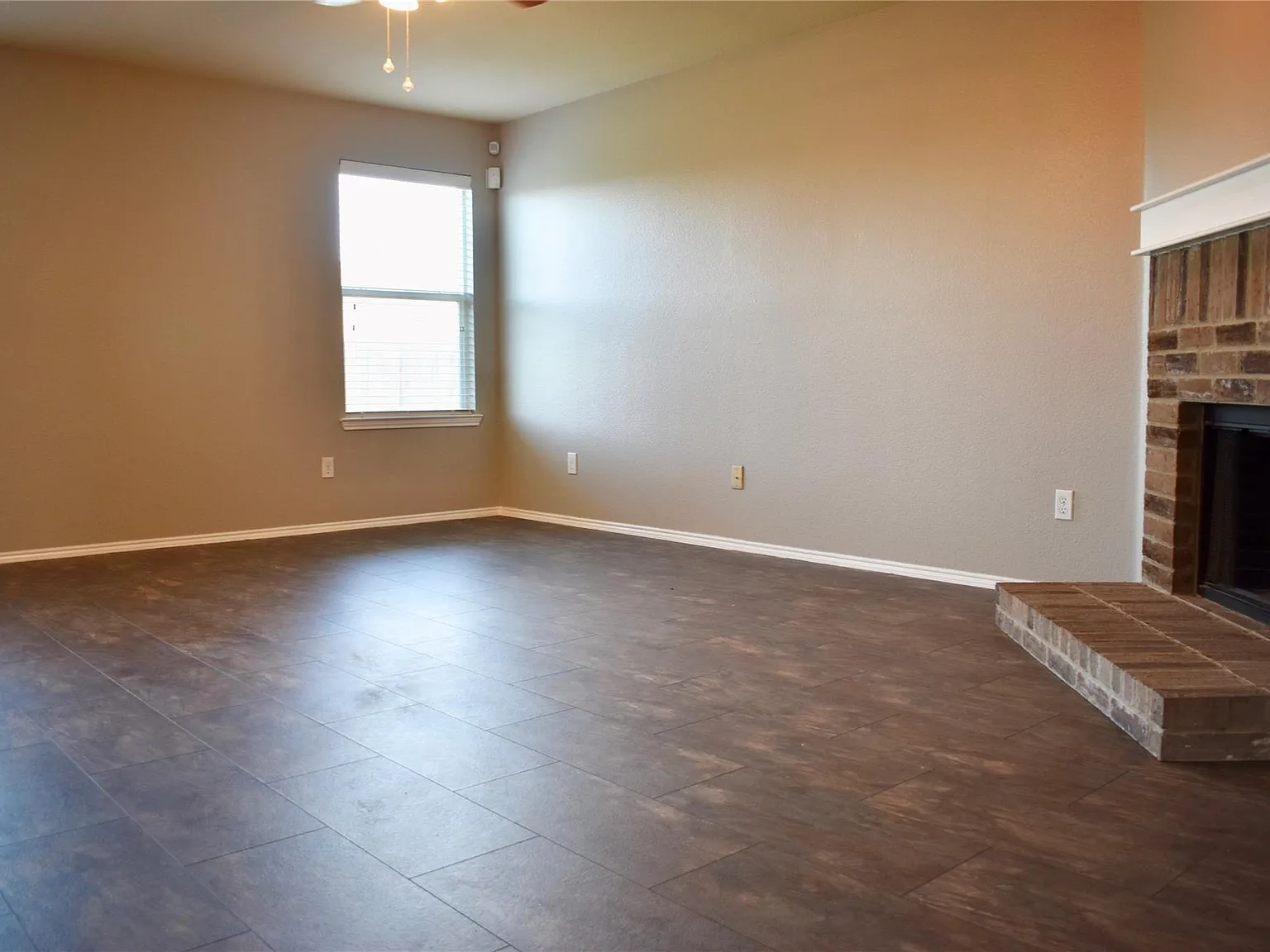 4 bed, 2599 sqft, $2,700 — Photo 3