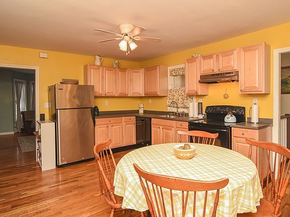 3rd image of 109-109 W River St #3