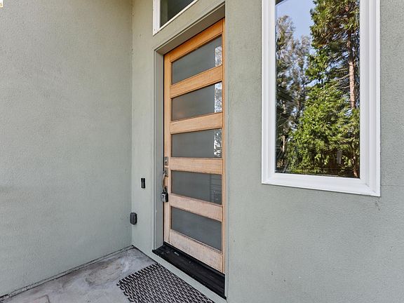 3rd image of 5917 Balboa Dr