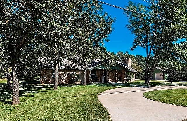 1st image of 1005 Live Oak Dr