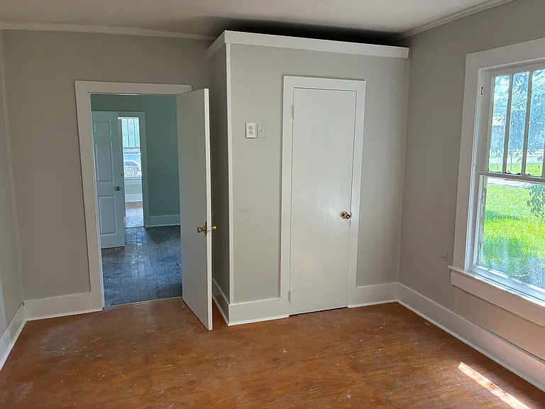 227 N Western Ave — Photo 6