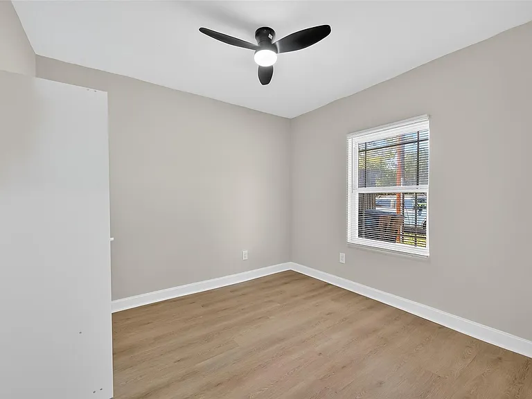 889 Chas Ln — Photo 15