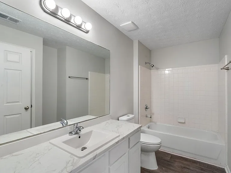 Salem Chase Apartments — Photo 19