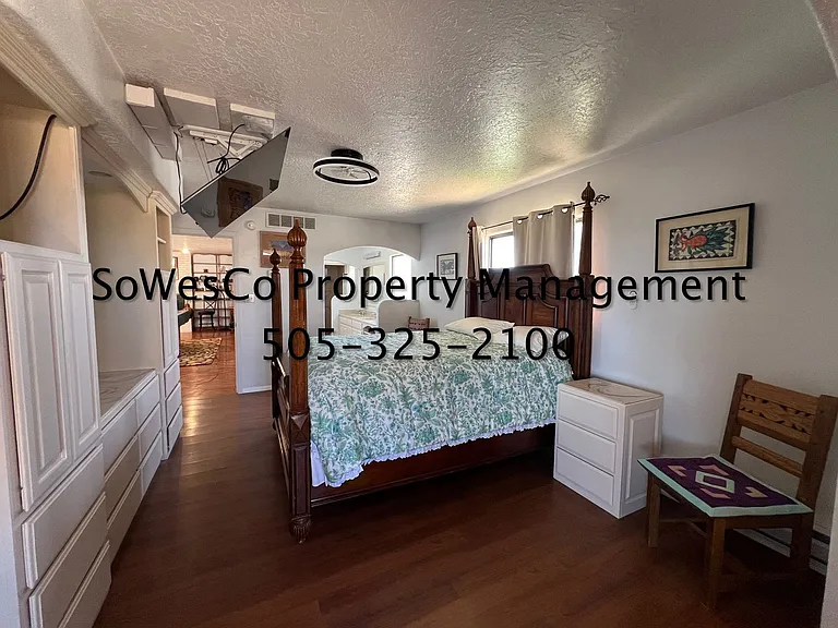 208 E 38th St — Photo 12