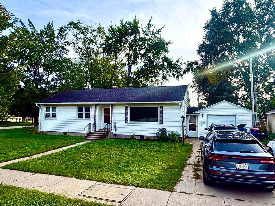 1st image of 1135 W Summit Ave