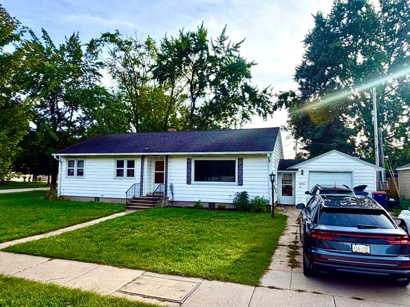 1135 W Summit Ave, Muskegon, MI 49441