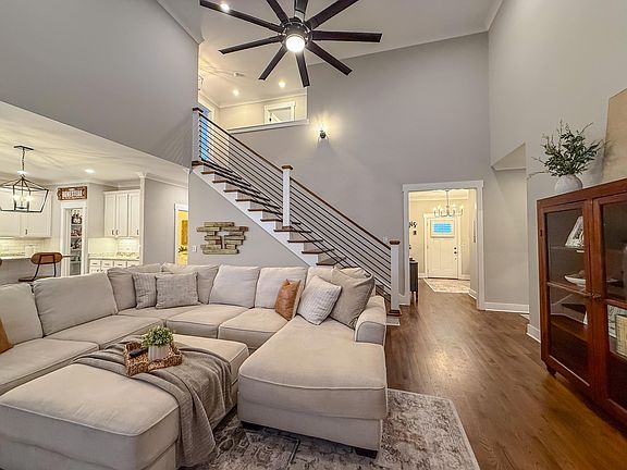 4th image of 175 Ridge Crest Ct SW
