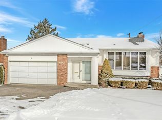 9 Linda Ln, Plainview, NY 11803