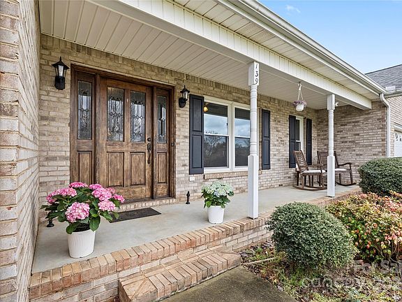 2nd image of 139 Meadow Oaks Dr