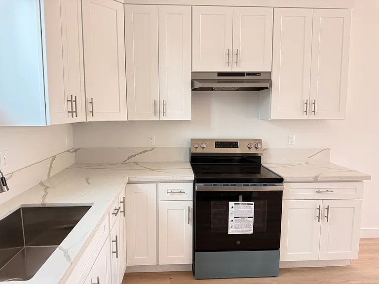 22657 Valerio St #22655 — Photo 5