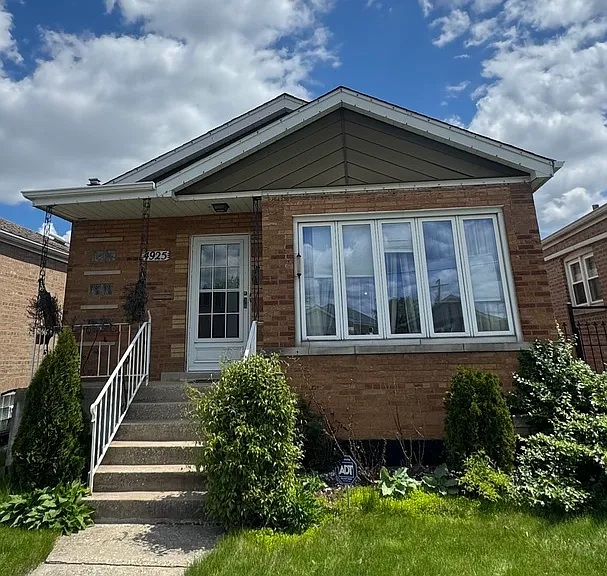 4925 S Leamington Ave — Photo 1