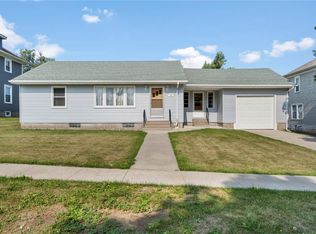 406 8th Ave, Clarence, IA 52216