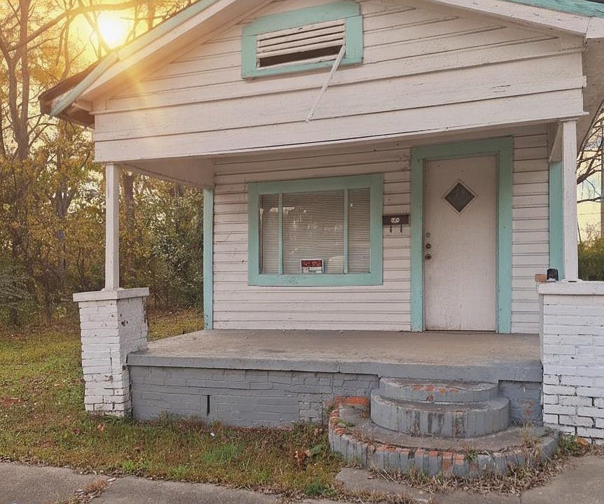 1st image of 205 27th St