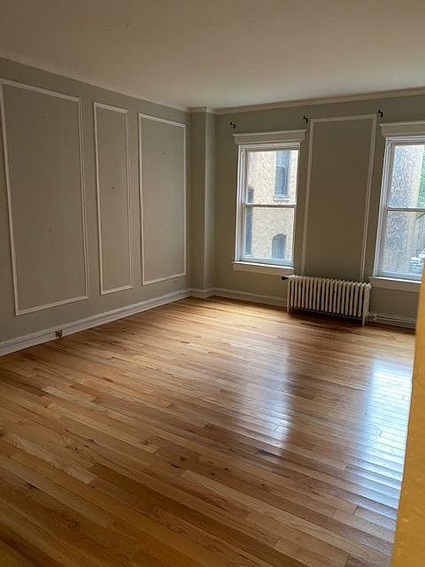 1st image of 426 W Briar Pl Floor 3