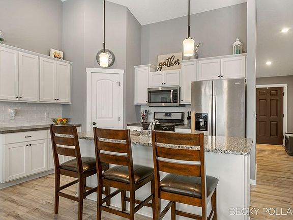5th image of 5900 Longmoor Ct