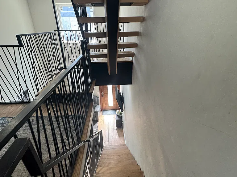 2527 Annin St — Photo 10