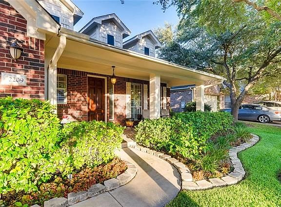 3rd image of 2209 Buena Vista Ln