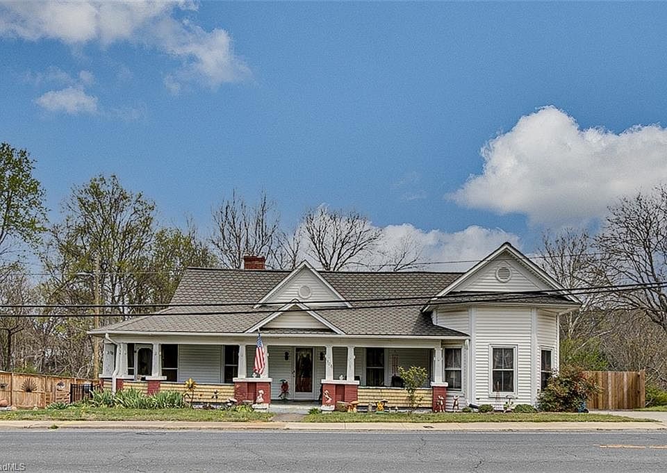 1st image of 303 Coleridge Rd