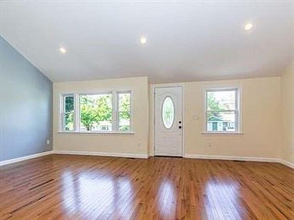 Family room pic#2
