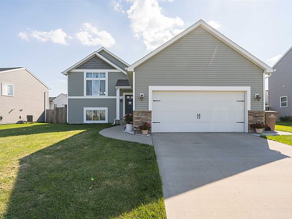 2nd image of 3308 Hawthorn Dr SW