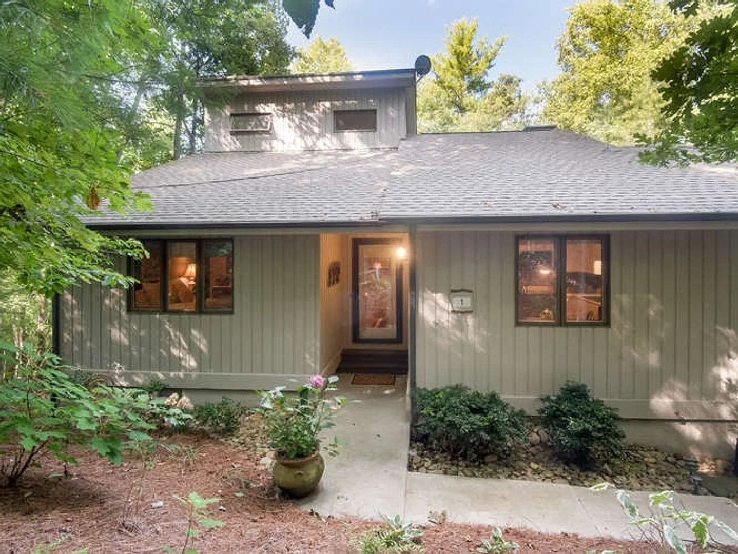 Spacious 3BR Condo in Asheville — Photo 2