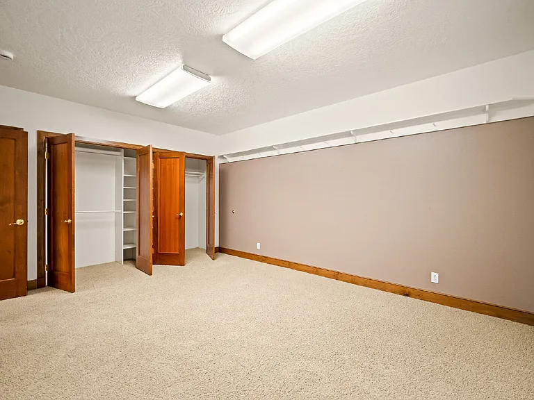 1164 E 1050 S — Photo 112