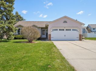 8061 Rose Ln, Goodrich, MI 48438