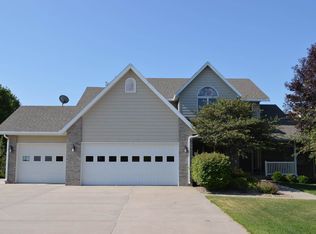 415 Tahoe Dr, Kearney, NE 68847