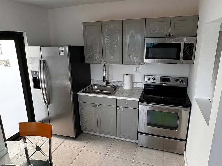 49 NW 30th Ave #2 — Photo 7