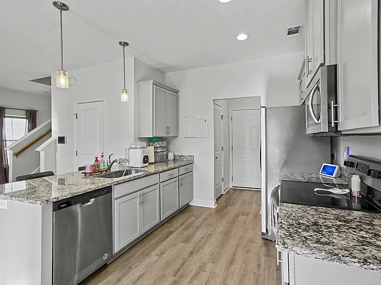 1052 Grayson Ave — Photo 23