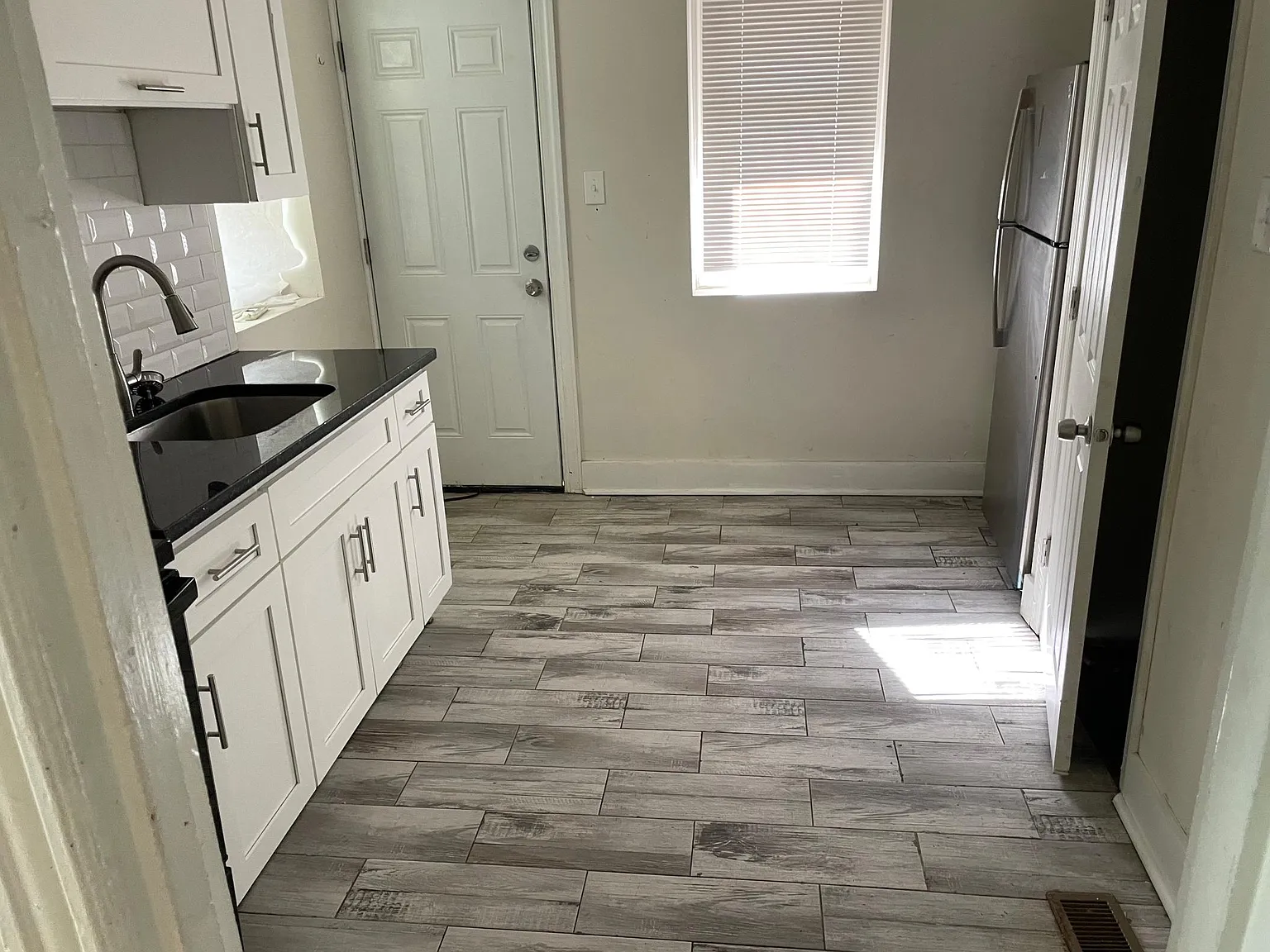 3 bed, 1.5 bath, 1100 sqft, $780 — Photo 2
