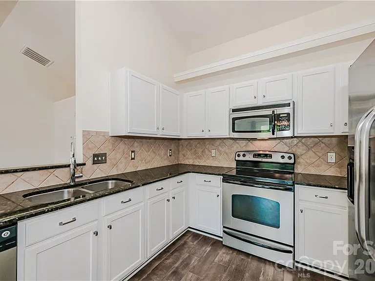 12819 Slade Castle Ct — Photo 11