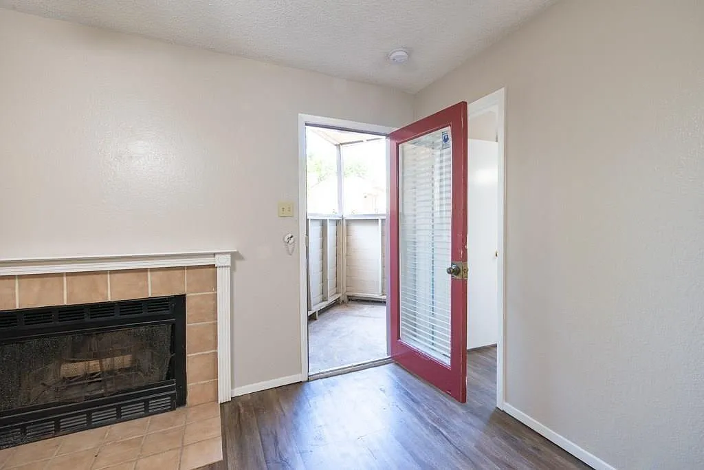 2 bed, 851 sqft, $1,200 — Photo 4