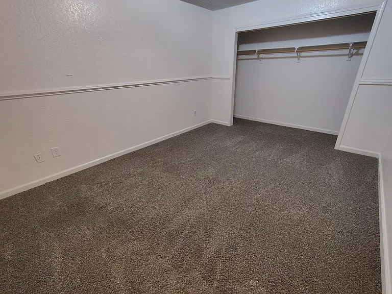 932 Inez Dr — Photo 7