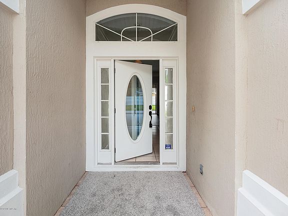 2nd image of 10560 Creston Glen Cir E