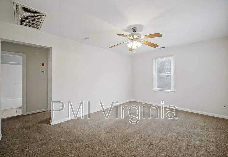 28 Harvard Rd — Photo 8