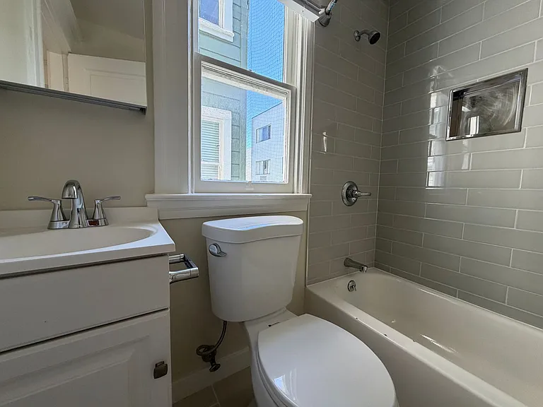 571A Minna St #571A — Photo 6