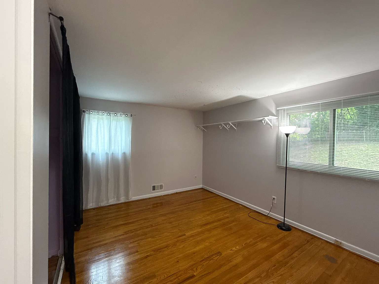 4 bed, 1141 sqft, $1,200 — Photo 2