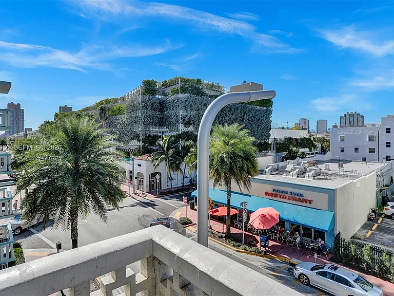 713 Collins Ave #42 — Photo 33