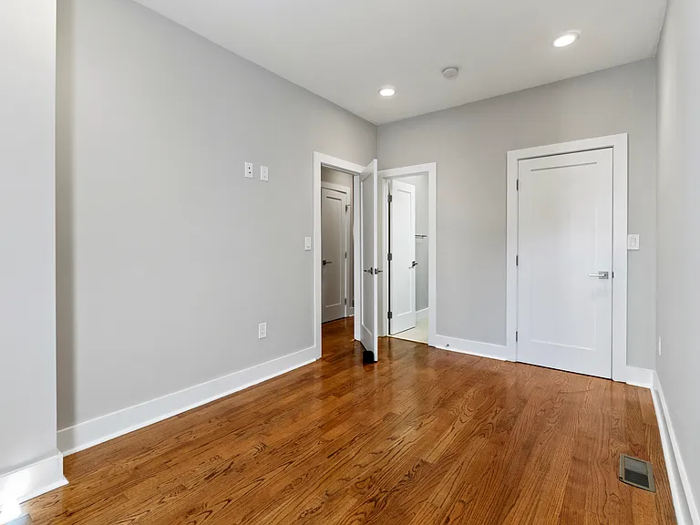 2118 4th St NE #3 — Photo 11