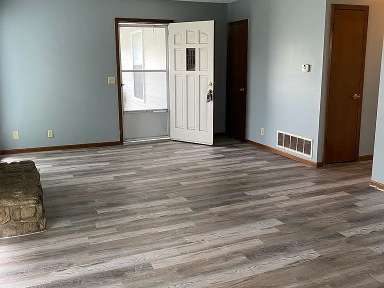 3215 S Illinois St #4 — Photo 7